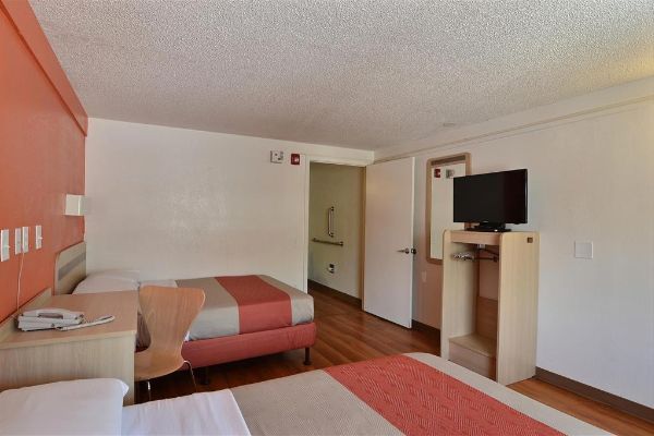 MOTEL 6 ALTOONA (Altoona)